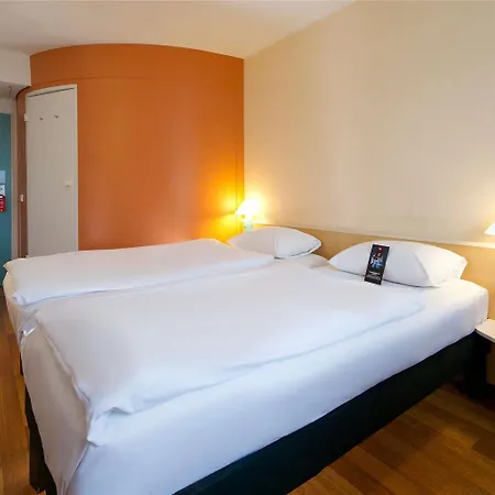 Ibis Potsdamer Platz Hotel 3*